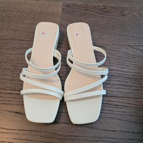 White sandals - Picture 2 of 4
